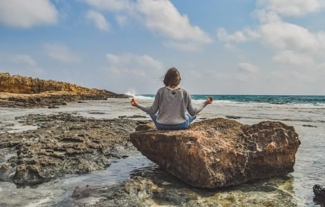 فوائد ممارسة التأمل واليوغا