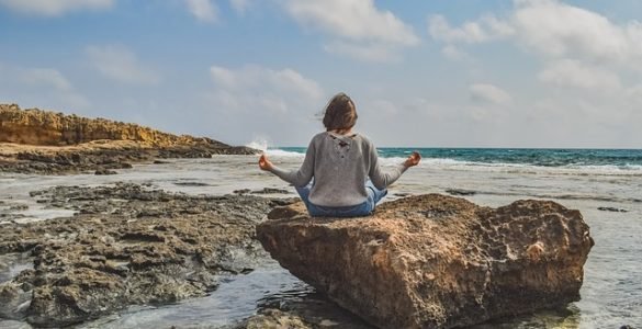 فوائد ممارسة التأمل واليوغا